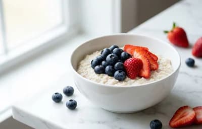 Gluten-Free Oatmeal with Berries