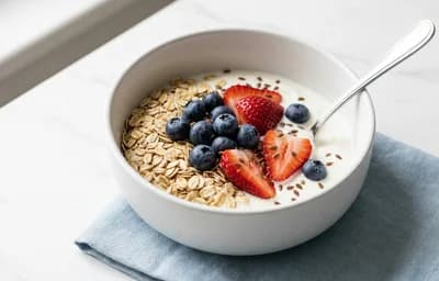 Greek Yogurt Bowl with Berries and Oats