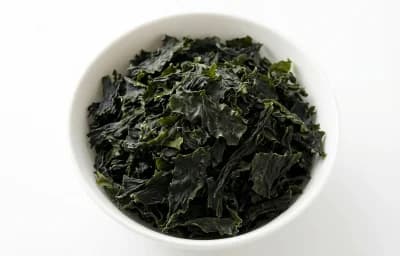 dried wakame seaweed