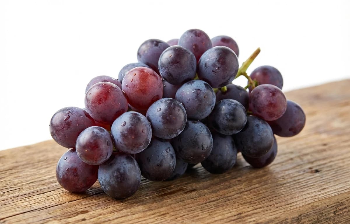 raw american grapes