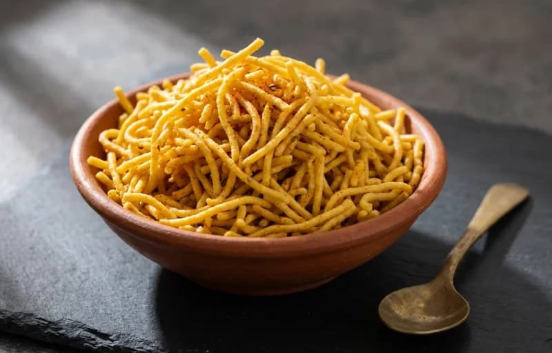 Surti Locho, Besan Sev, Lachha Pyaaz and Coriander Mint Chutney - Recipe 2