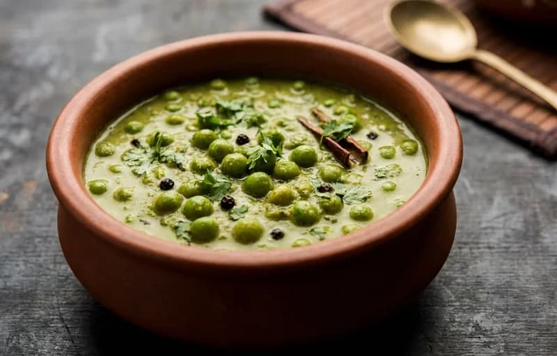 Goan Green Vatana Curry with Ladi Pav - Recipe 1