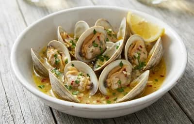 Steamed Clams with Garlic and White Wine