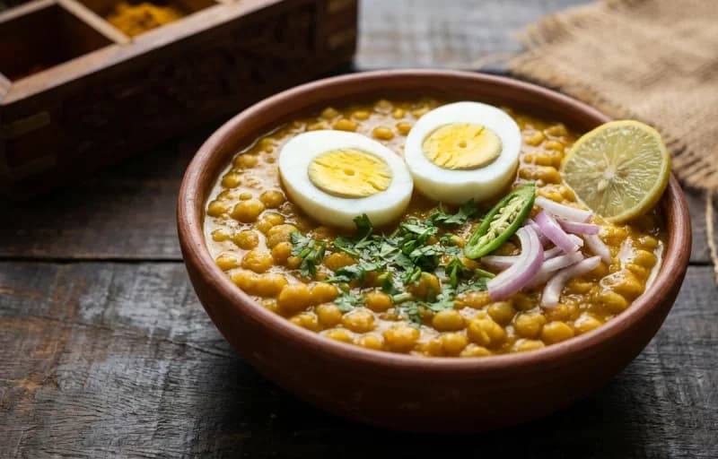 Ghugni with Egg with Jhal Muri - Recipe 1