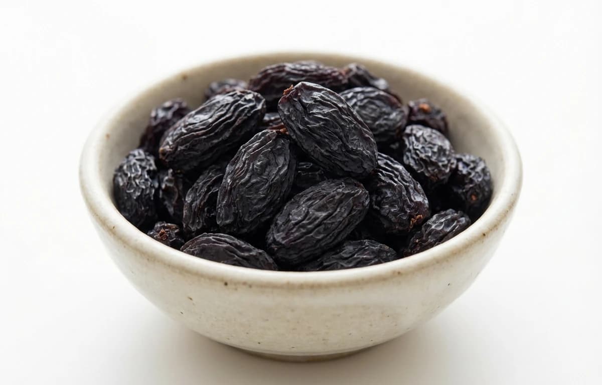 dried black raisins
